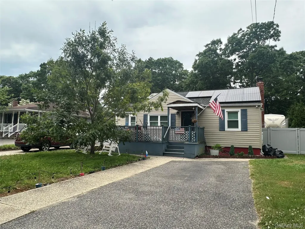30 Robinwood Street Mastic NY 11950