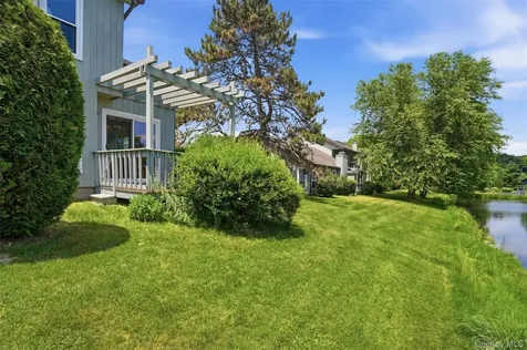 11 Pond Drive W Rhinebeck NY 12572