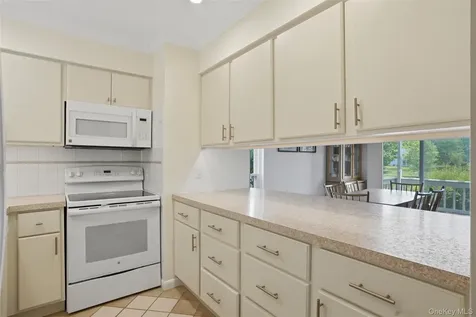 11 Pond Drive W Rhinebeck NY 12572