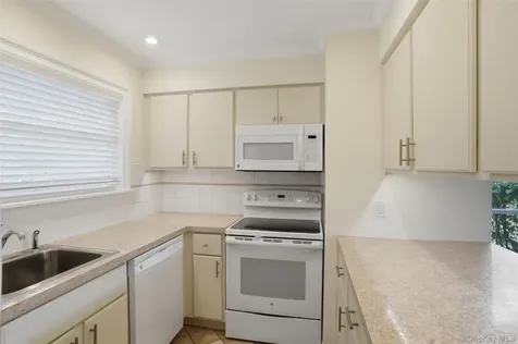11 Pond Drive W Rhinebeck NY 12572