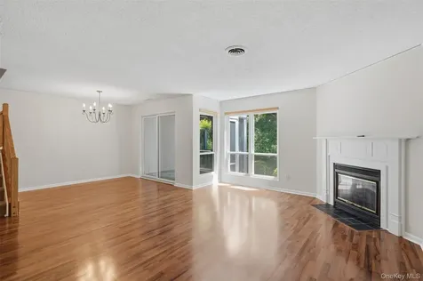 28 E Knoll Rhinebeck NY 12572