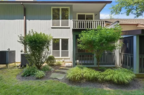 28 E Knoll Rhinebeck NY 12572