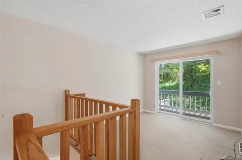28 E Knoll Rhinebeck NY 12572