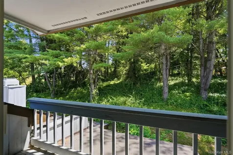 28 E Knoll Rhinebeck NY 12572