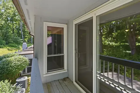 28 E Knoll Rhinebeck NY 12572