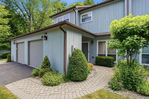 28 E Knoll Rhinebeck NY 12572