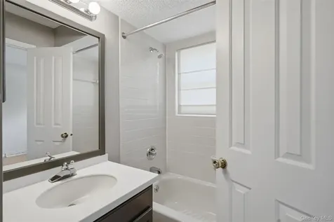 28 E Knoll Rhinebeck NY 12572