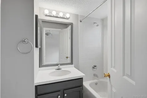 28 E Knoll Rhinebeck NY 12572