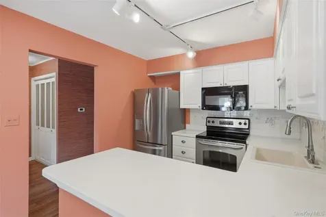 28 E Knoll Rhinebeck NY 12572