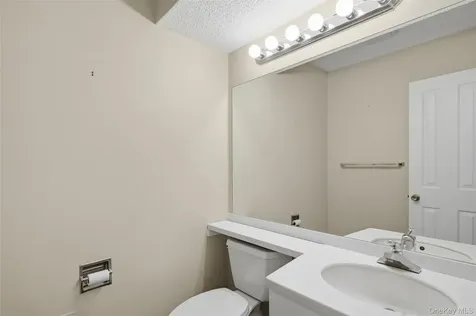 28 E Knoll Rhinebeck NY 12572