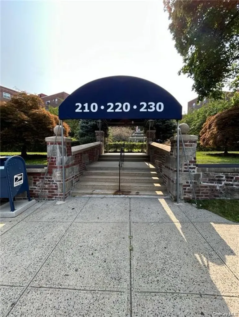 220 Pelham Road New Rochelle NY 10805