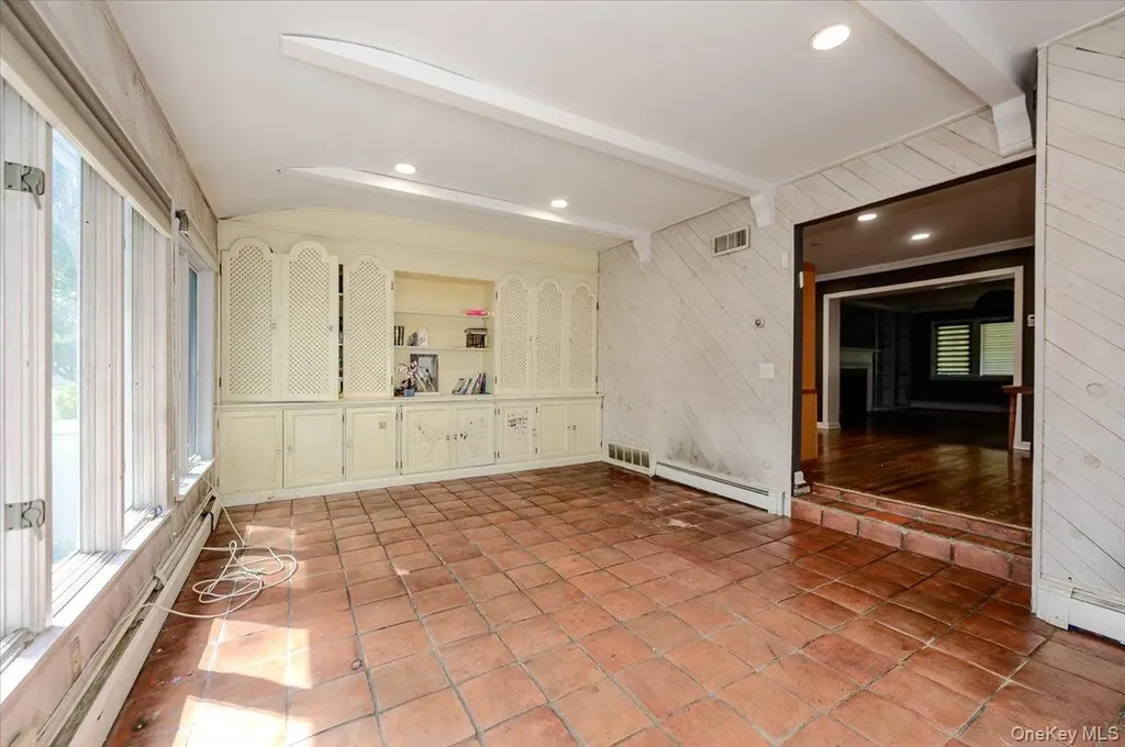 1127 Fordham Lane Woodmere NY 11598