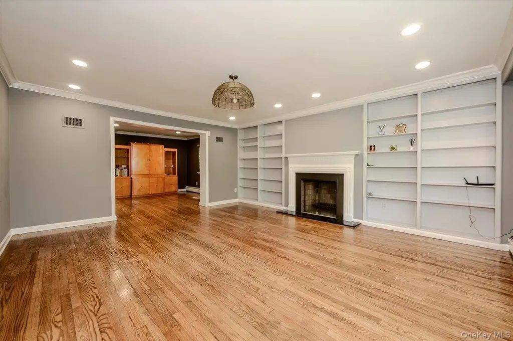 1127 Fordham Lane Woodmere NY 11598