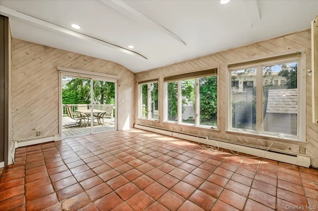 1127 Fordham Lane Woodmere NY 11598