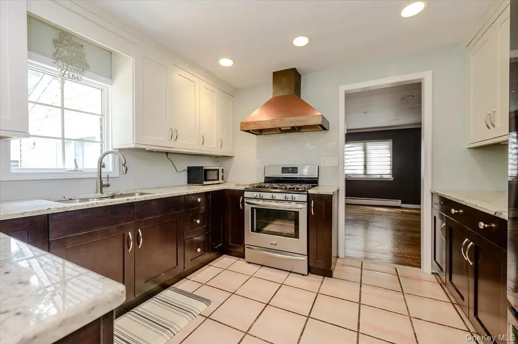 1127 Fordham Lane Woodmere NY 11598