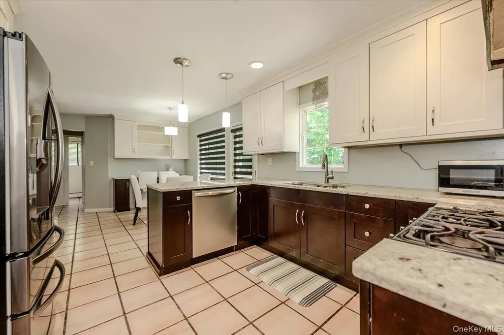 1127 Fordham Lane Woodmere NY 11598