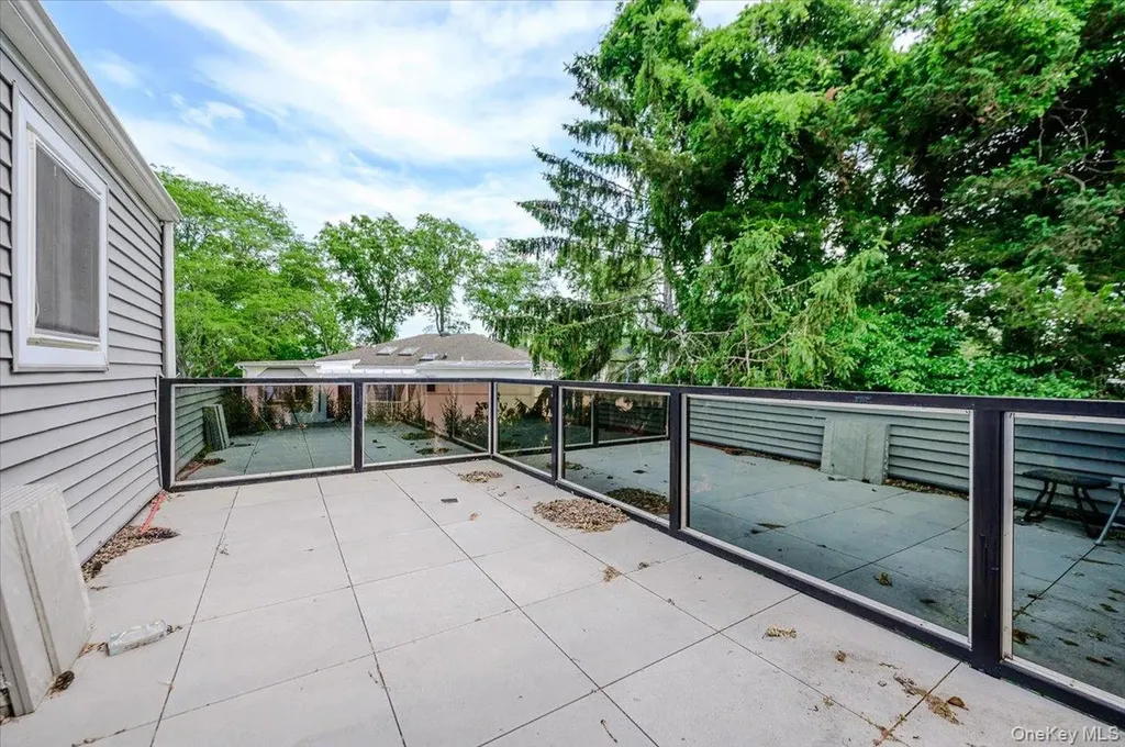 1127 Fordham Lane Woodmere NY 11598