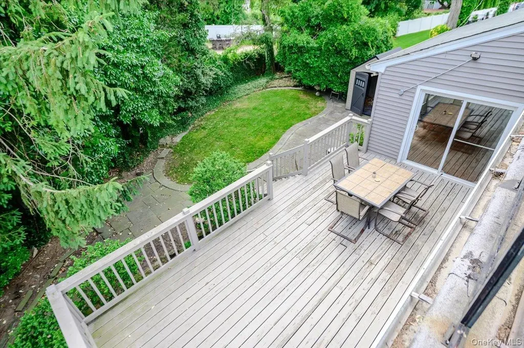 1127 Fordham Lane Woodmere NY 11598