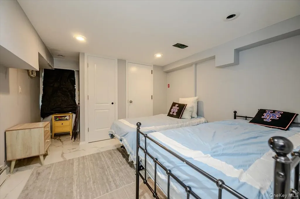1127 Fordham Lane Woodmere NY 11598