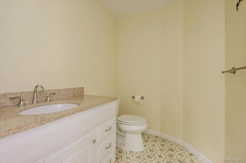 1127 Fordham Lane Woodmere NY 11598