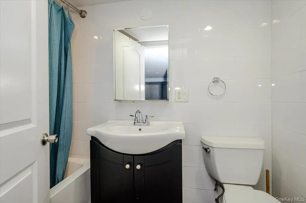 1127 Fordham Lane Woodmere NY 11598