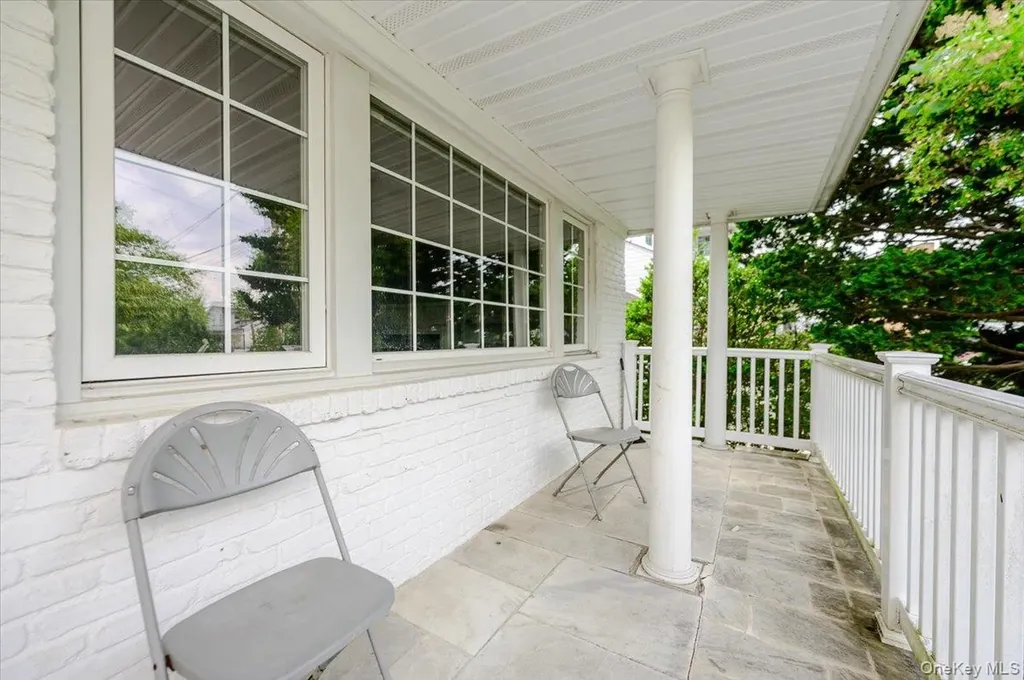 1127 Fordham Lane Woodmere NY 11598