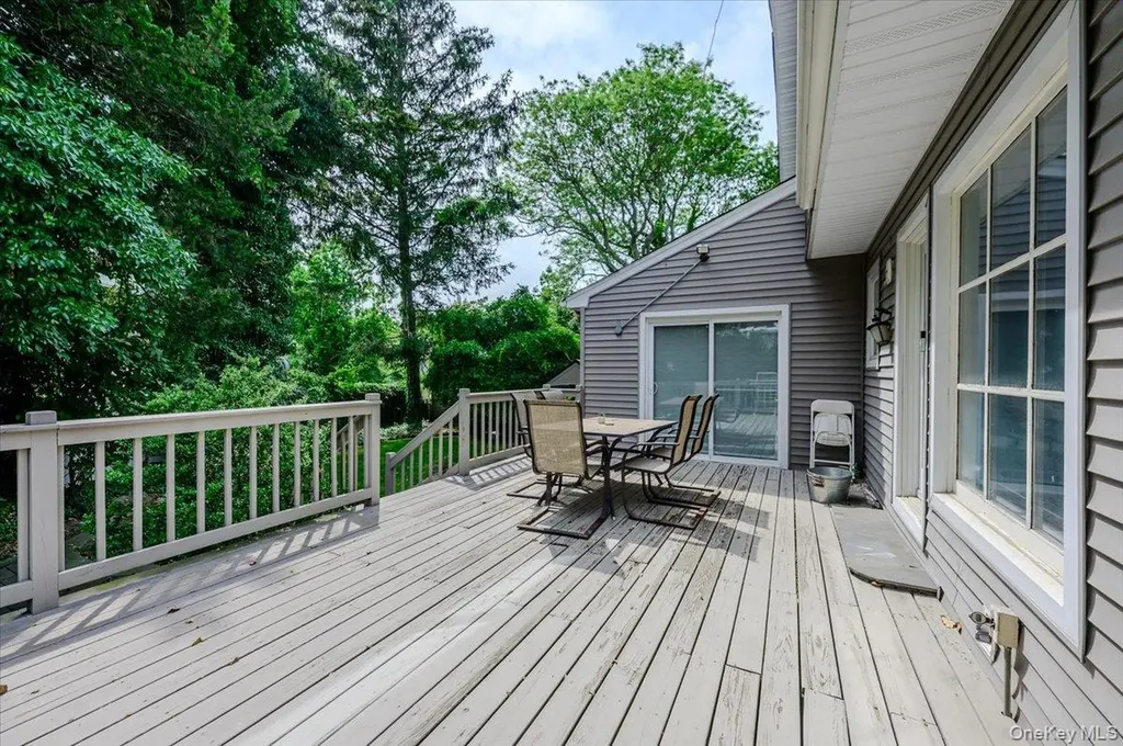1127 Fordham Lane Woodmere NY 11598