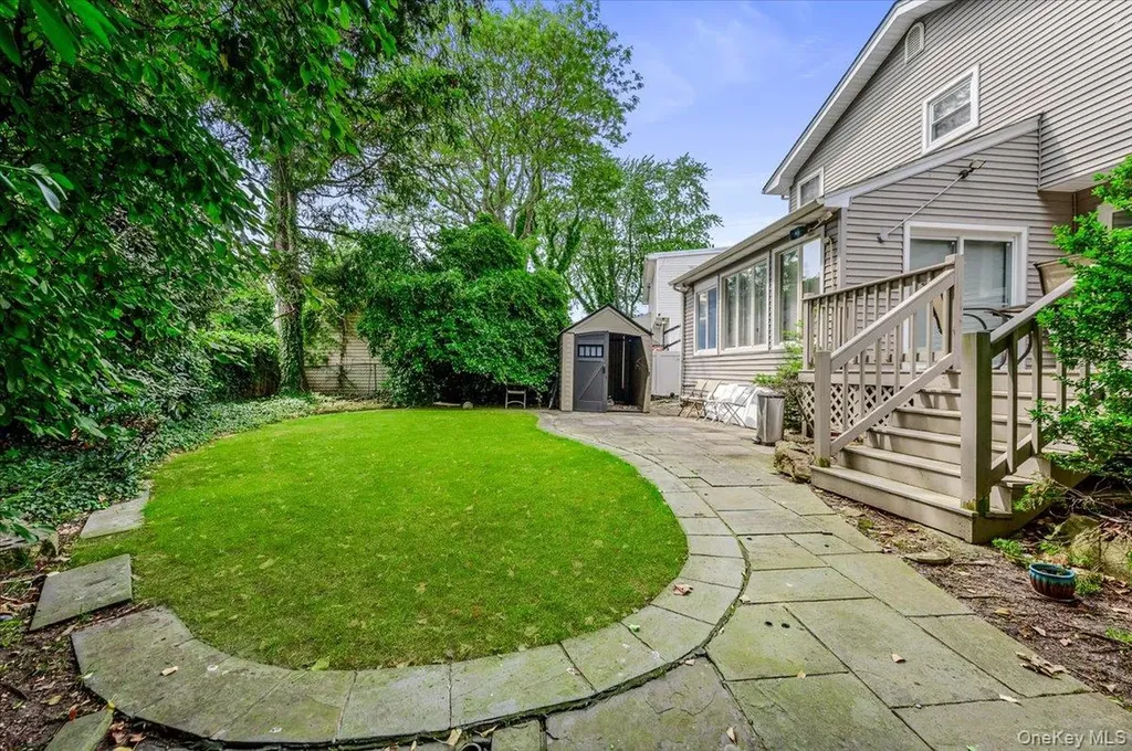 1127 Fordham Lane Woodmere NY 11598