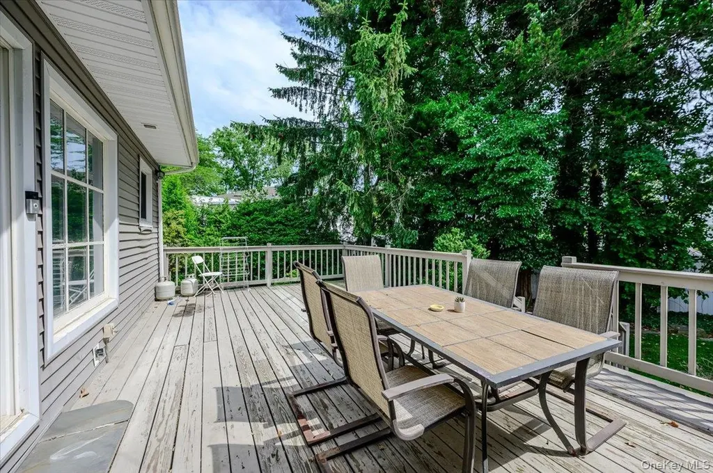 1127 Fordham Lane Woodmere NY 11598