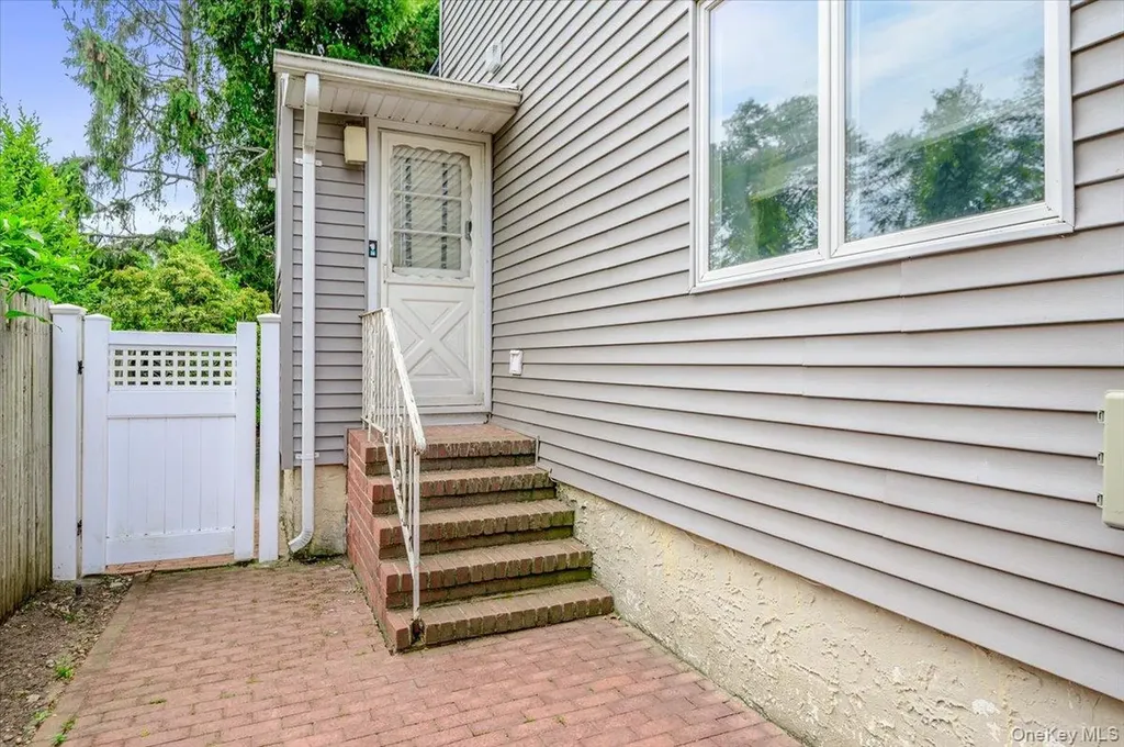 1127 Fordham Lane Woodmere NY 11598