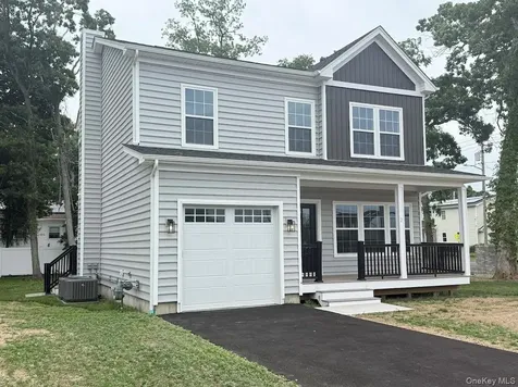 12 Gail Grace Court Copiague NY 11726