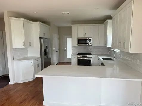 12 Gail Grace Court Copiague NY 11726