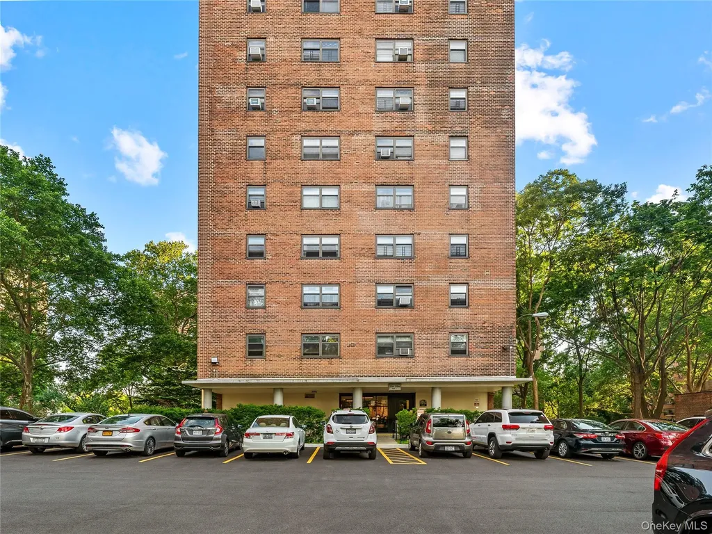 21-66 33rd Road Astoria NY 11106