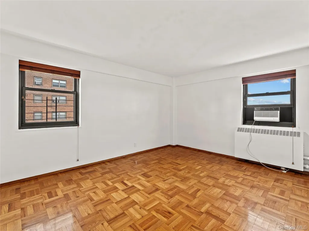 21-66 33rd Road Astoria NY 11106