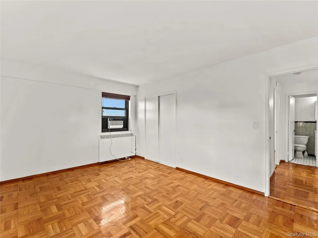 21-66 33rd Road Astoria NY 11106