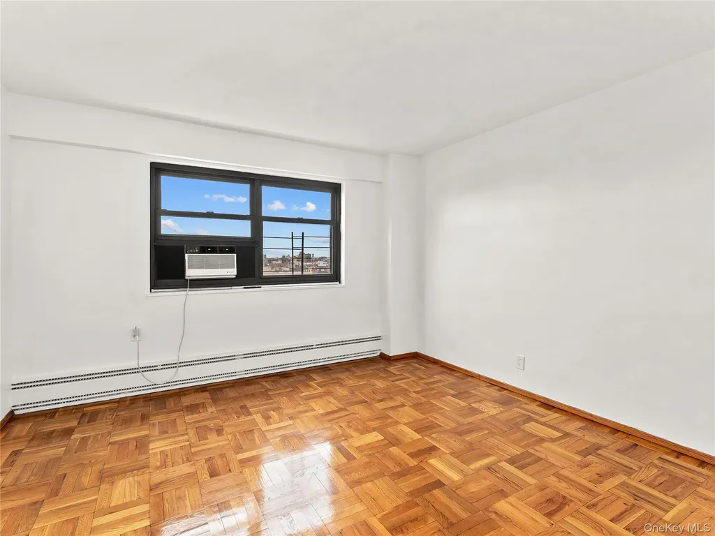 21-66 33rd Road Astoria NY 11106