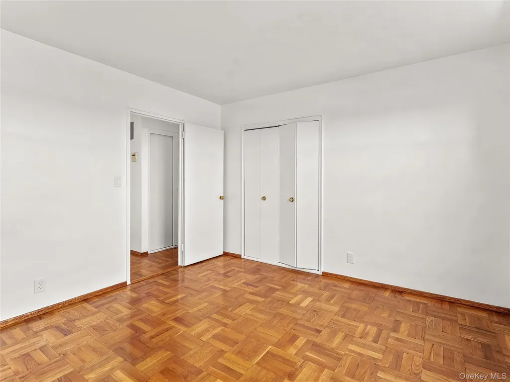 21-66 33rd Road Astoria NY 11106