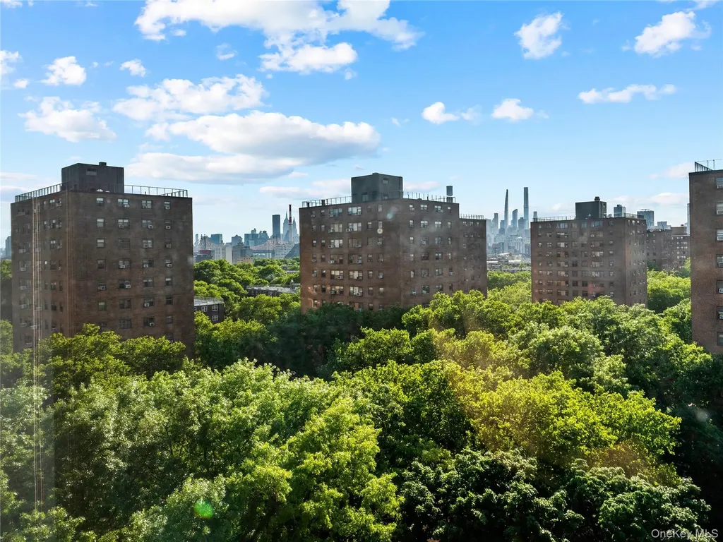 21-66 33rd Road Astoria NY 11106
