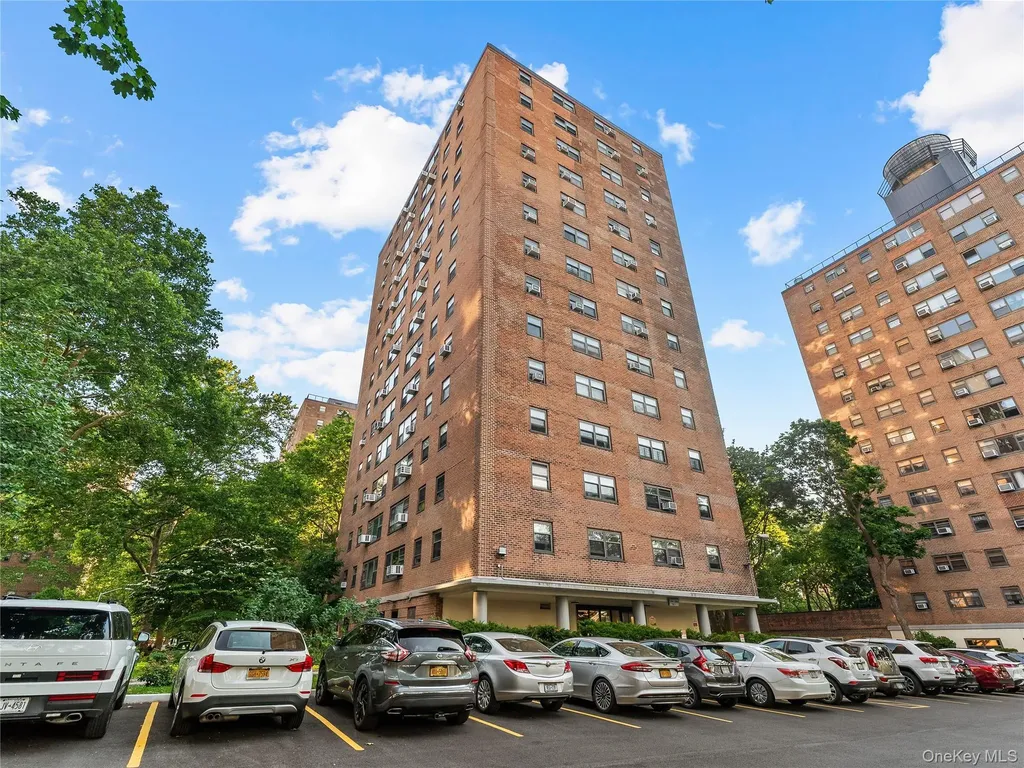 21-66 33rd Road Astoria NY 11106