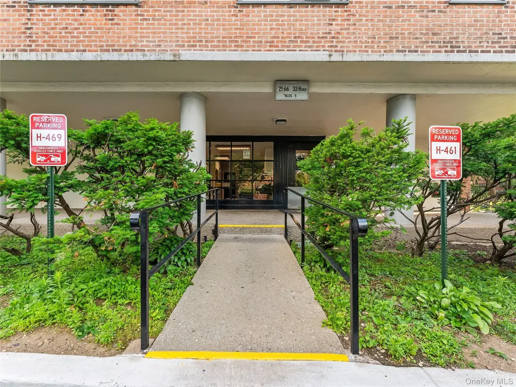 21-66 33rd Road Astoria NY 11106