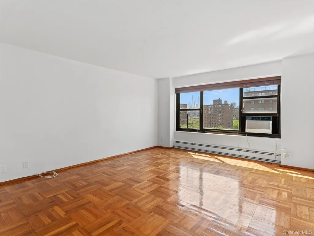 21-66 33rd Road Astoria NY 11106