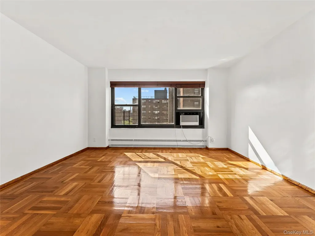 21-66 33rd Road Astoria NY 11106
