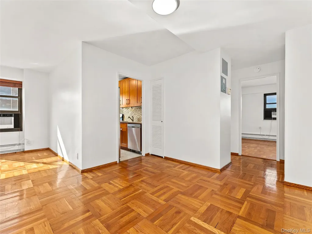 21-66 33rd Road Astoria NY 11106