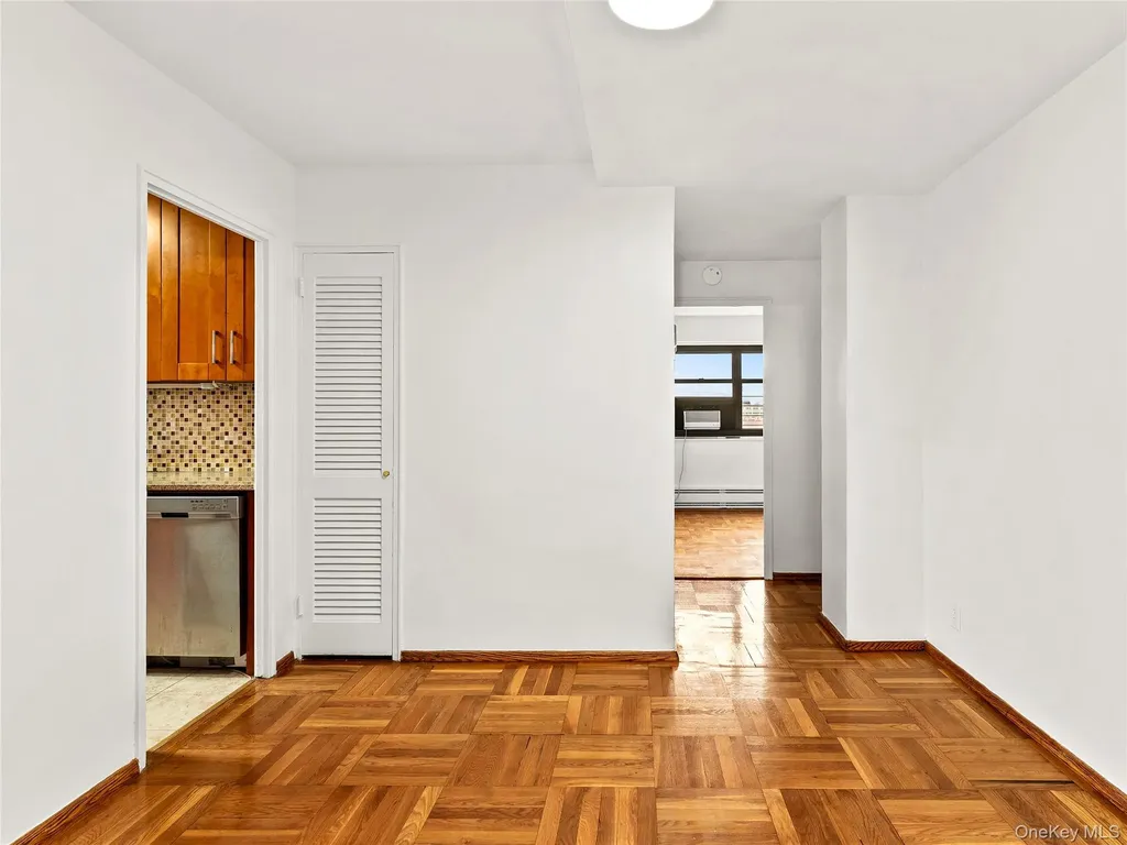 21-66 33rd Road Astoria NY 11106