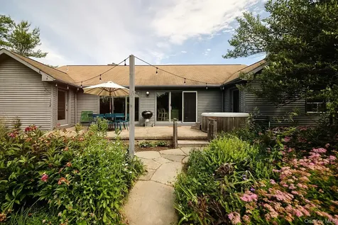 90 Reuter Road Germantown NY 12526