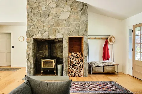 90 Reuter Road Germantown NY 12526