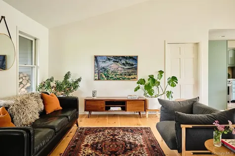 90 Reuter Road Germantown NY 12526