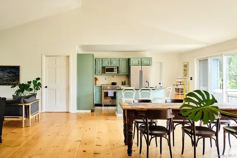 90 Reuter Road Germantown NY 12526