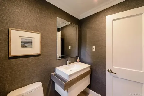 125 Country Club Drive Jericho NY 11753