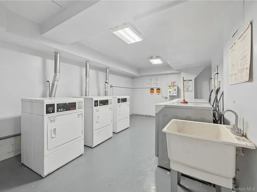 856 E 213th Street Bronx NY 10467